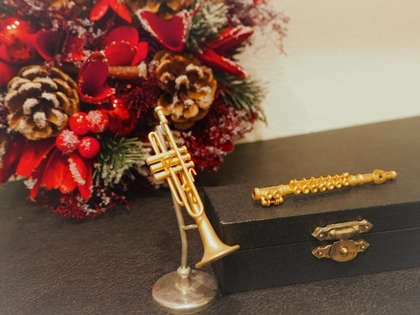 クリスマスリースと楽器